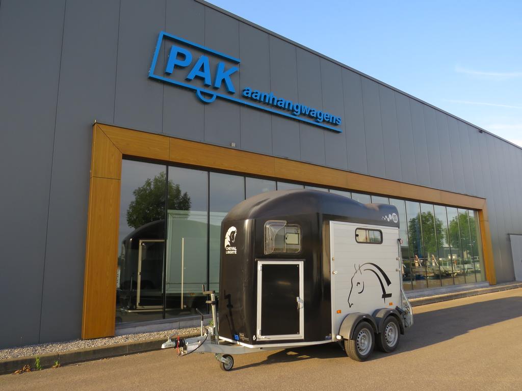 Cheval/Debon Paardentrailer 320x167x230cm 2600kg